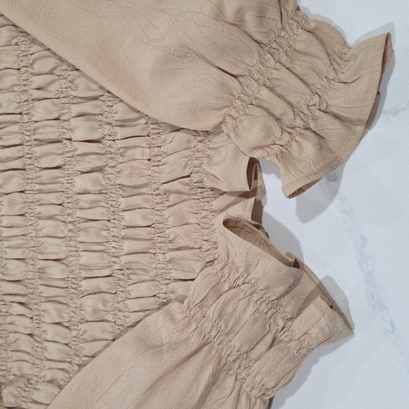 H&M Cream Smocked Blouse with Peter Pan Collar Size M NEW NO TAG - Picture 7 of 9